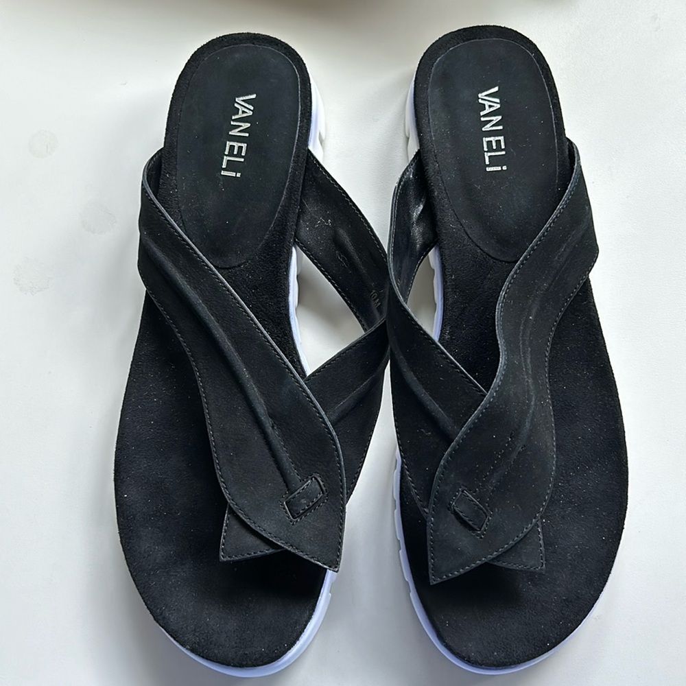 NWT Vaneli black thong sandals